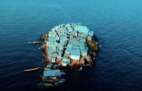 ۱۰۰۰ نفر ساکن جزیره‌ای که کوچک‌تر از یک زمین فوتبال است