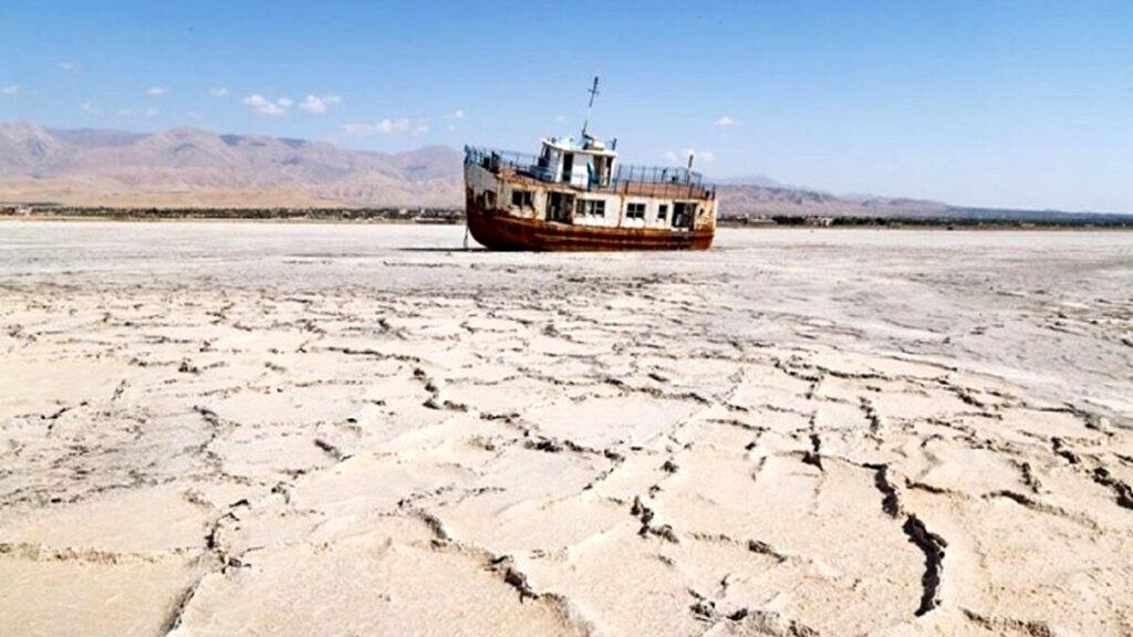 باز شدن پای چینی ها به ماجرای خشک شدن دریاچه ارومیه؛ نقش دکل های چینی چیست؟

