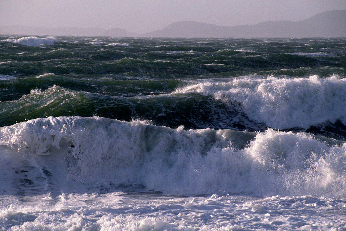 هشدار هواشناسی؛ دریای عمان مواج می شود | شنا نکنید!