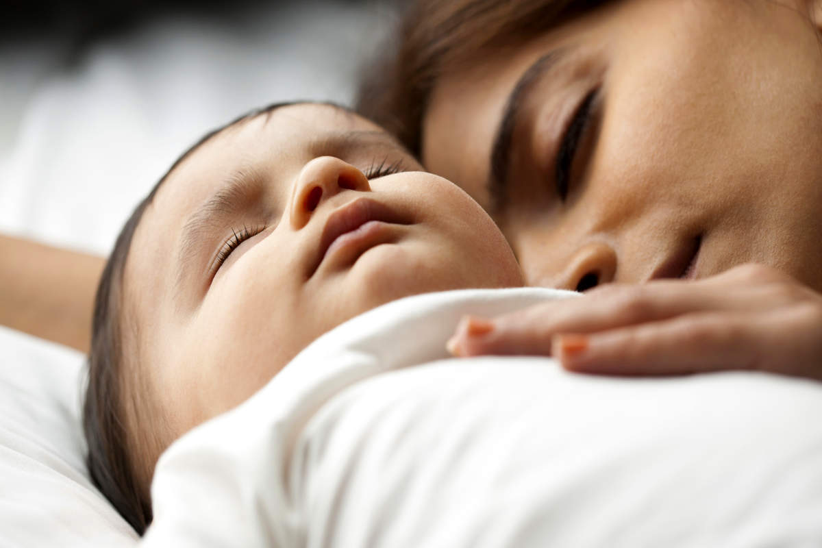 جای خواب کودک از چه زمانی باید از مادر جدا شود؟