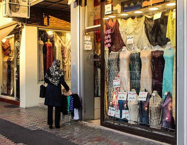 کدام لباس ها در ایران ممنوع می شوند؟