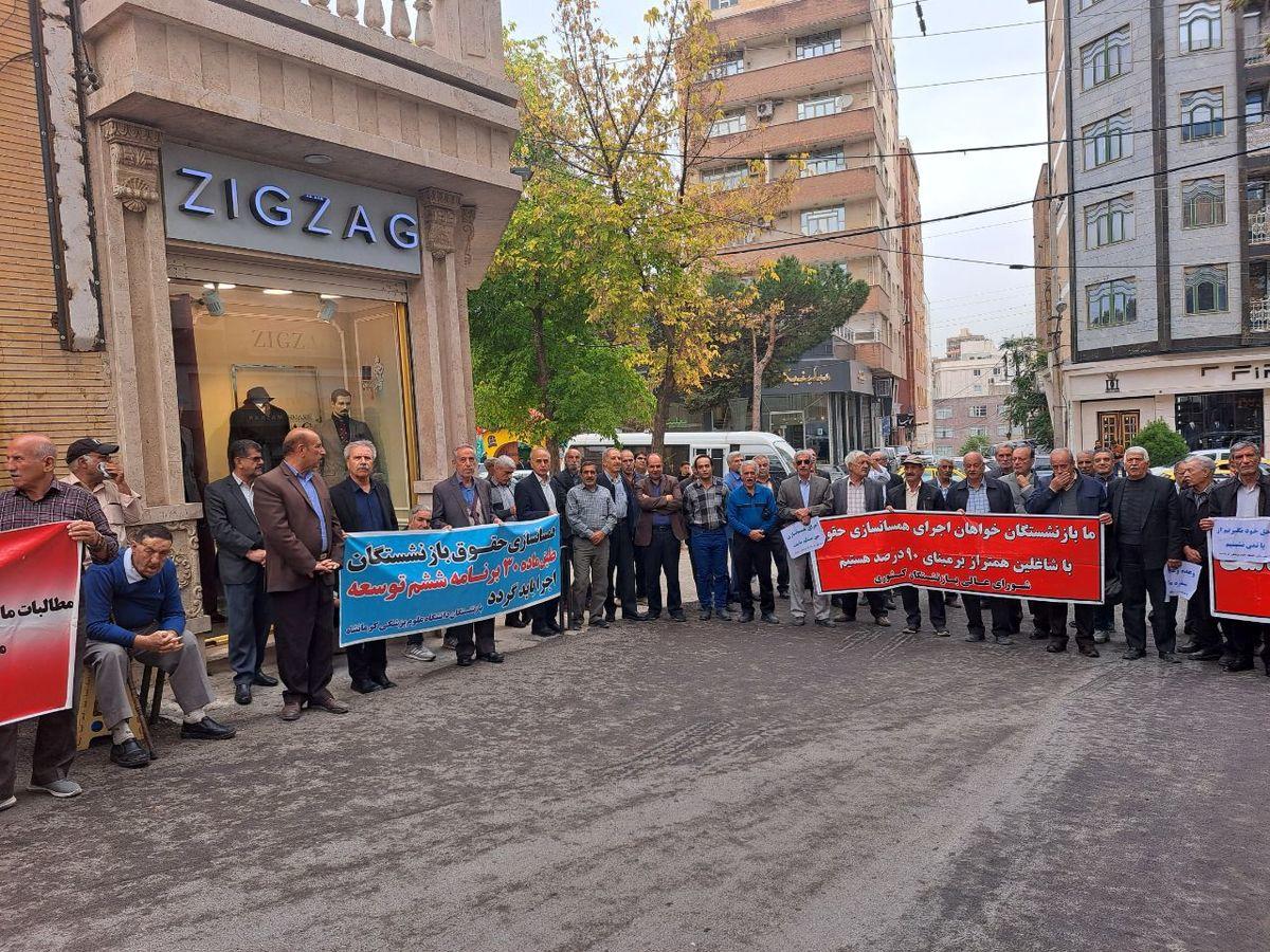 تجمع اعتراضی فرهنگیان بازنشسته به همسان سازی حقوق ها و رتبه بندی معلمان  در چند شهر کشور