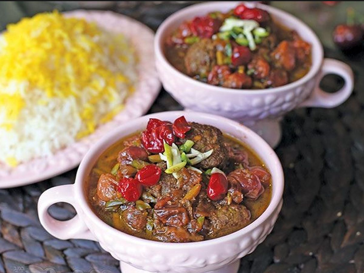 طرز تهیه خورش آلبالو با کوفته قلقلی/سه سوت خورش خوشرنگ و خوشمزه درست کن

