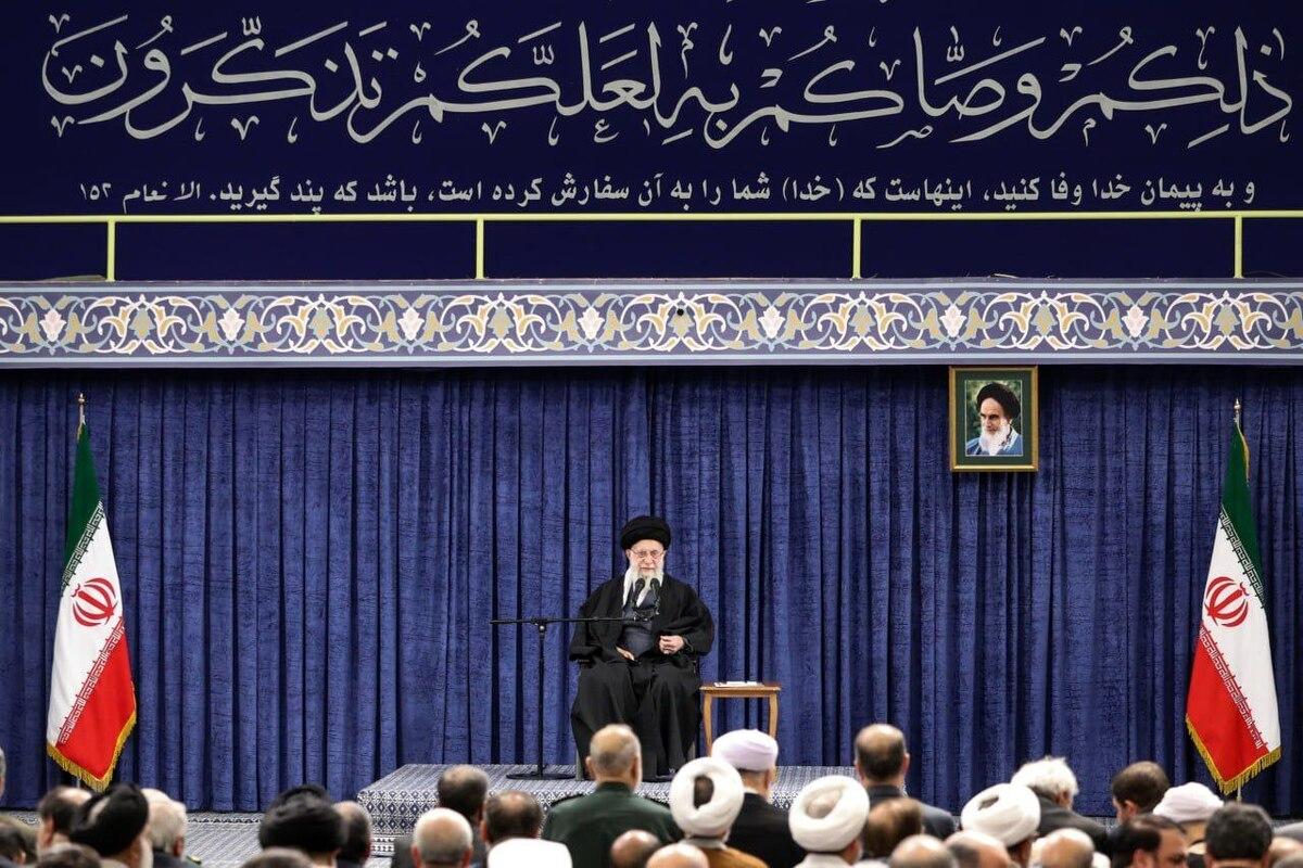 حضور حجت‌الاسلام مجتبی خامنه‌ای در دیدار مسئولان نظام با رهبر انقلاب + عکس