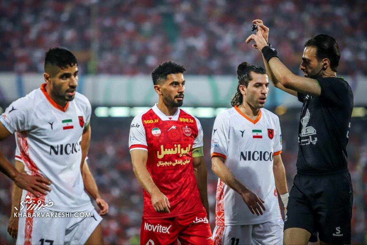 فوری، داور بازی پرسپولیس احضار شد