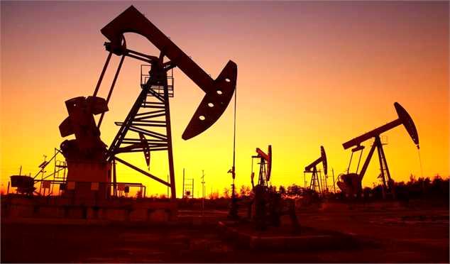 قیمت نفت در بازار جهانی همچنان در سراشیبی