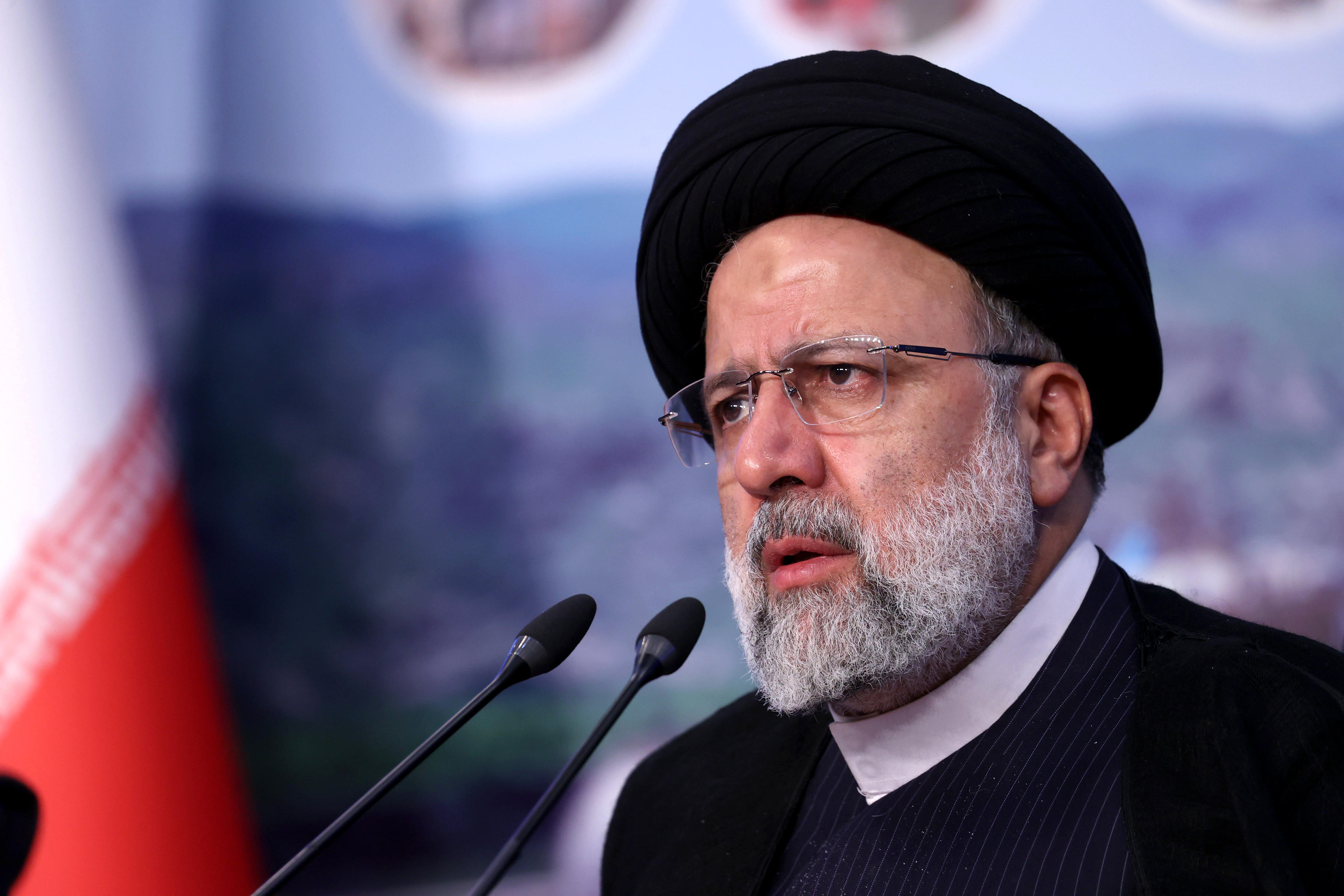 امام جمعه تهران: برخی زمزمه استعفای رئیسی را سر می‌دهند