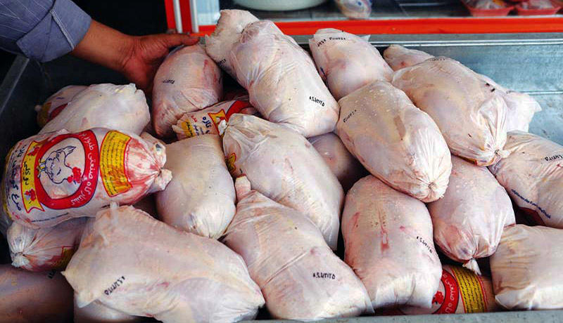 اتفاق عجیب در بازار | مردم کالا می‌دهند مرغ می‌گیرند 
