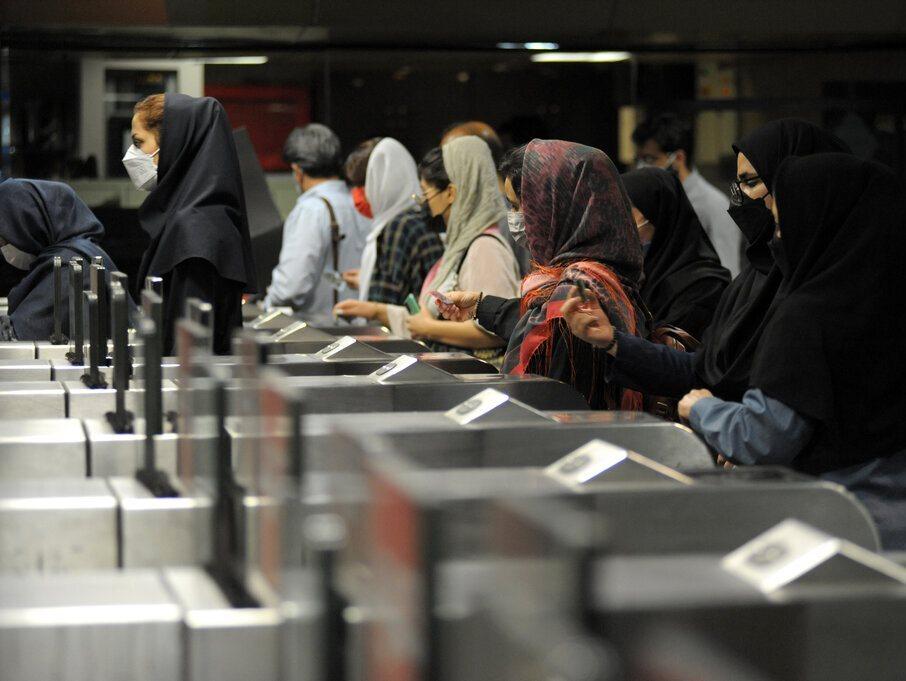 مدیرعامل مترو:به خانم‌هایی که کشف حجاب کرده اند، تذکر داده می‌شود/ پلیس دستور دهد از ورود ممانعت می کنیم