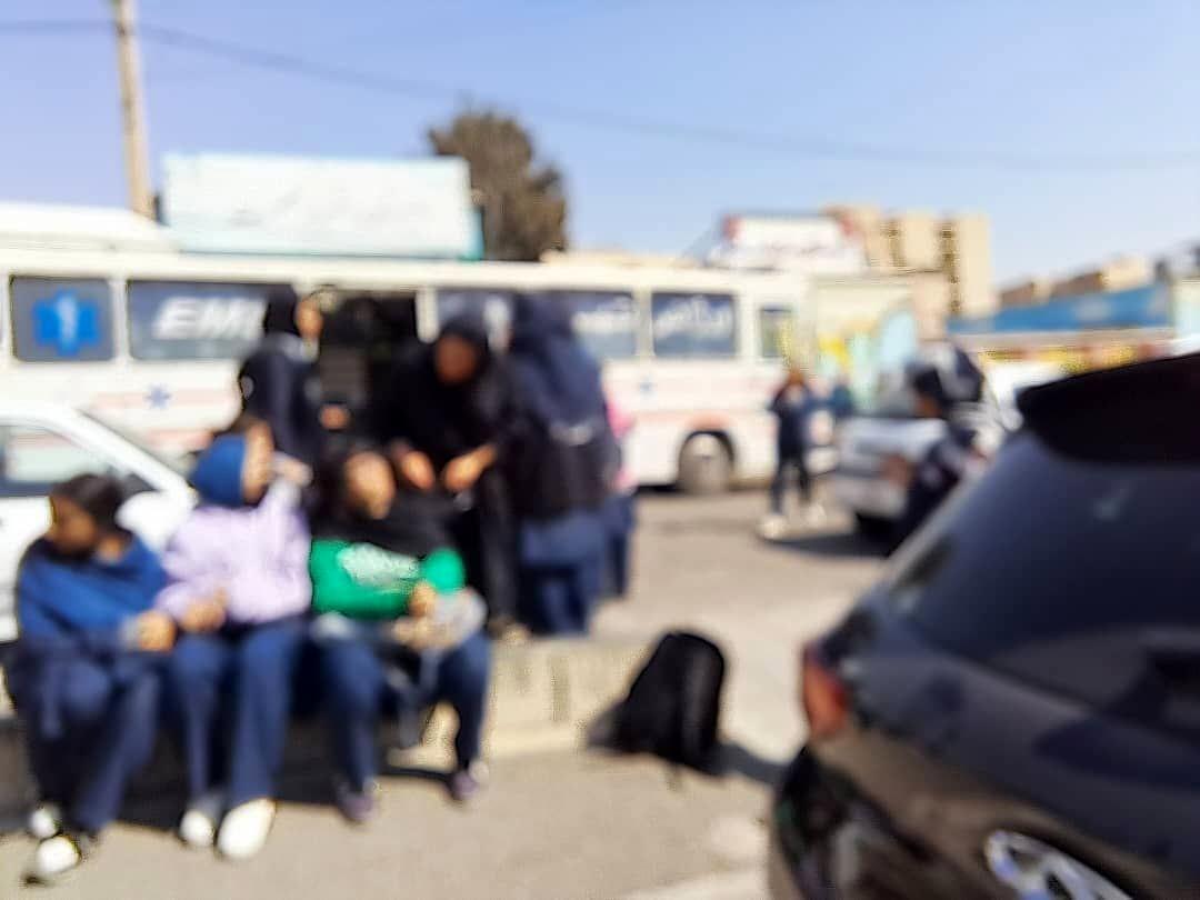 مسمومیت دانش‌آموزان دبیرستان دخترانه عصمت در منطقه 5 تهران + تصاویر