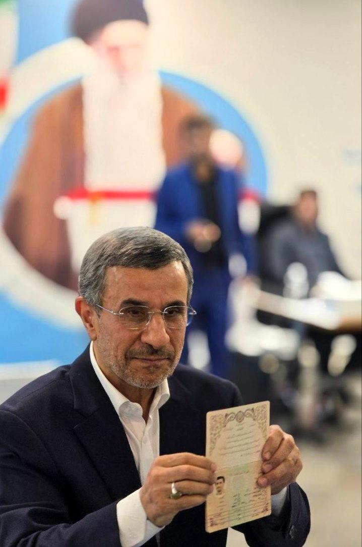 پاسخ متفاوت احمدی‌نژاد درباره تائید صلاحیتش