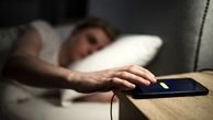 چرا نباید با گوشی بخوابید؟ | عوارض زیانبار خوابیدن با گوشی