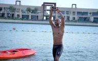 ثبت جدیدترین رکورد گینس | ۱۱ کیلومتر شنا با دستان بسته!