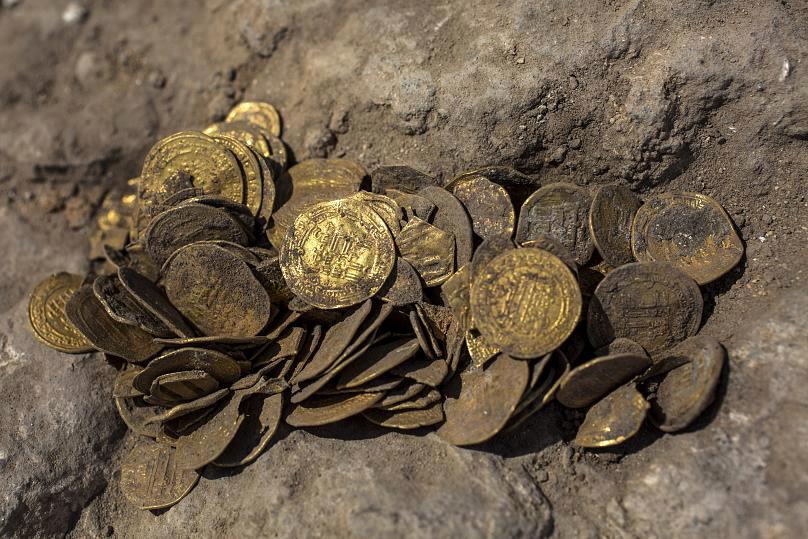 افزایش شدید قیمت سکه و طلا در بازار (23 آبان 1401)