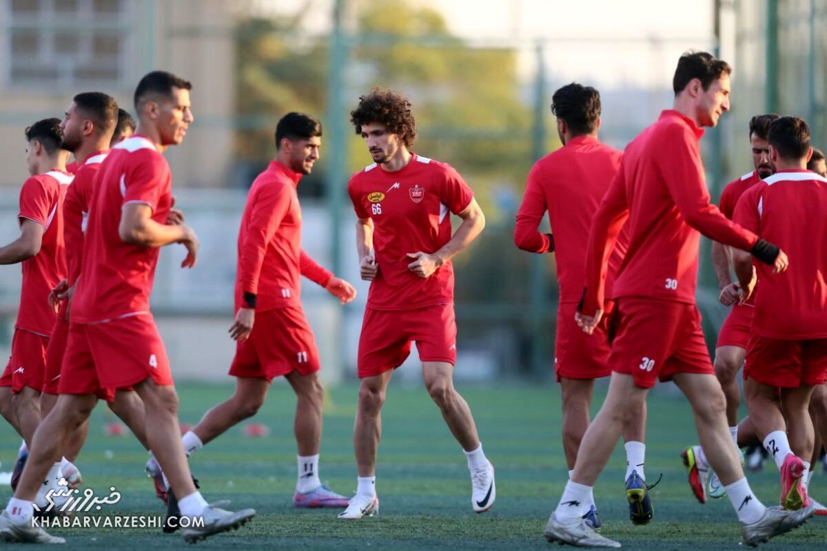 این ستاره پرسپولیس در ورزشگاه گل کاشت / هواداران در آزادی او را صدا زدند!