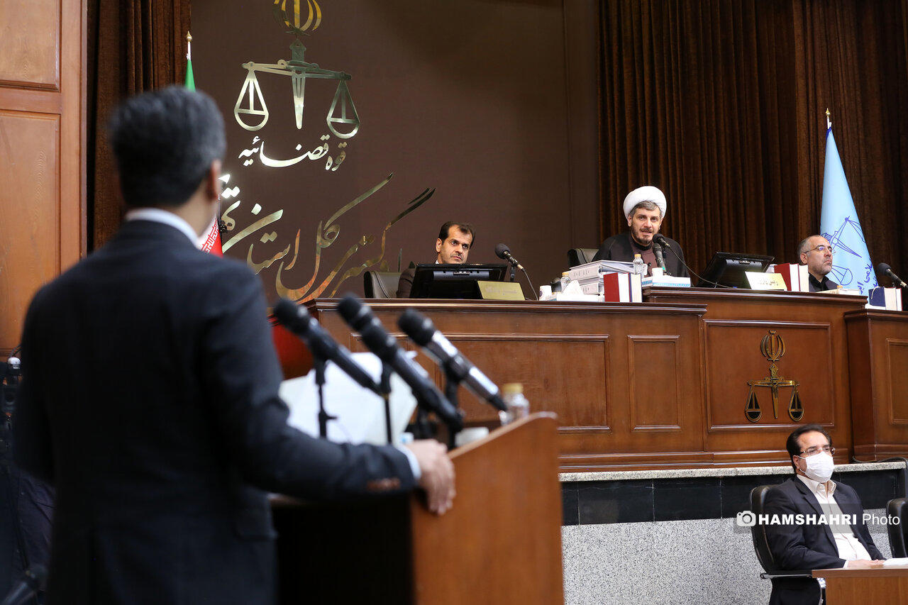 وکیل مسعود رجوی در دادگاه پرونده منافقین در تهران: منتظر تماس رجوی هستم/ امیدوارم موکلانم برائت بگیرند!