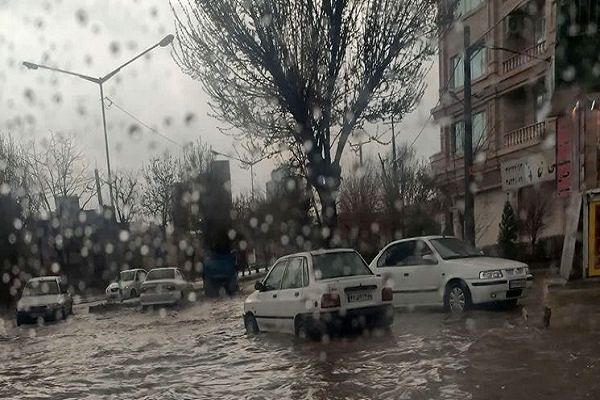 رگبار پراکنده در ارتفاعات تهران امروز ۳۰ فروردین ۱۴۰۲
