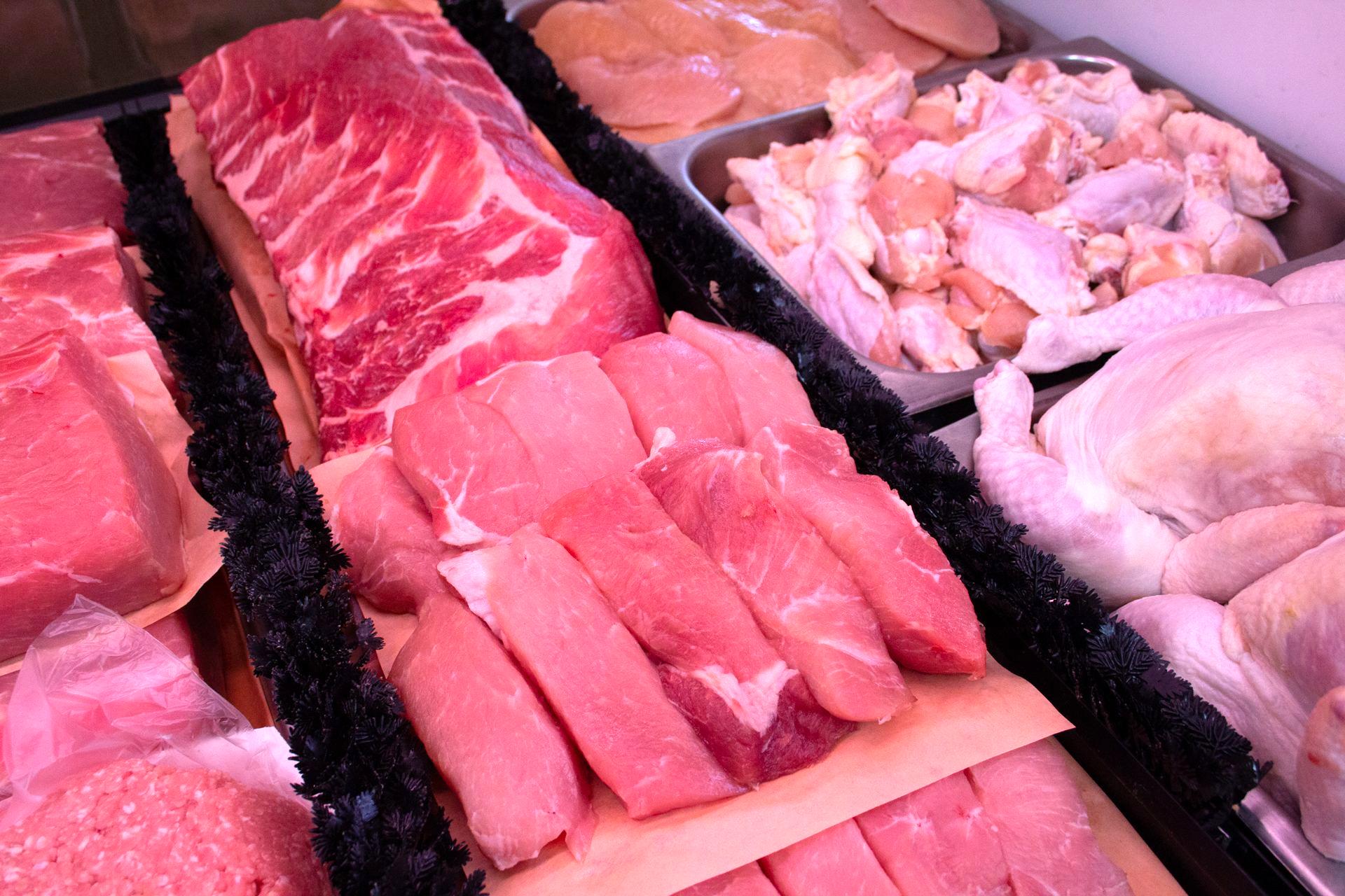 گوشت گرم وارداتی در میادین تره بار عرضه می‌شود