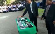 مجازات عجیب و غریب آوردن موبایل به مدرسه در اندونزی!+ فیلم