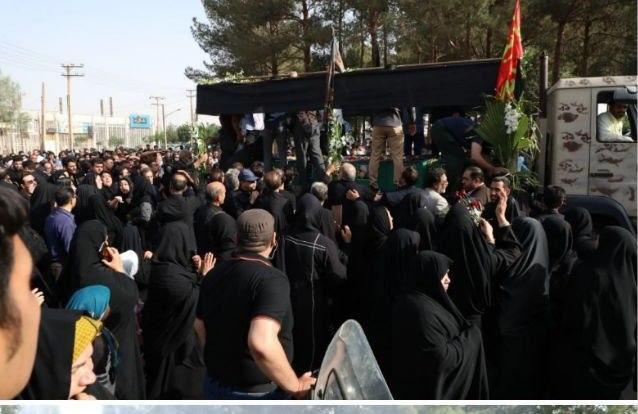 تصاویری از تشییع درگذشتگان حادثه قطار مشهد