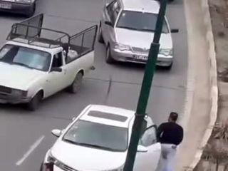 فیلمی هولناک از درگیری مردم با سارقان تلفن همراه در تهران