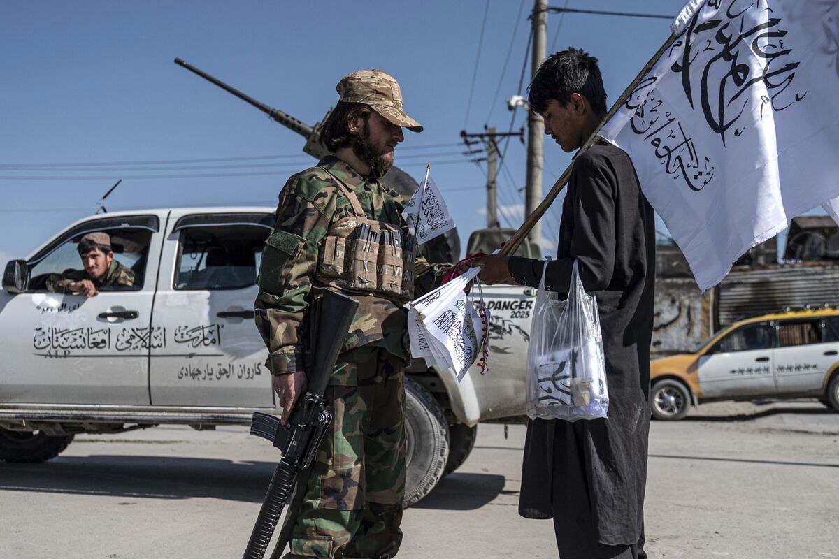 طالبان، افغانستانی‌ها را زیر ذره‌بین گذاشت