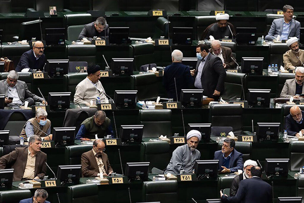 طرح بستن تنگه هرمز در دستور کار ایران است ؟ واکنش مجلس