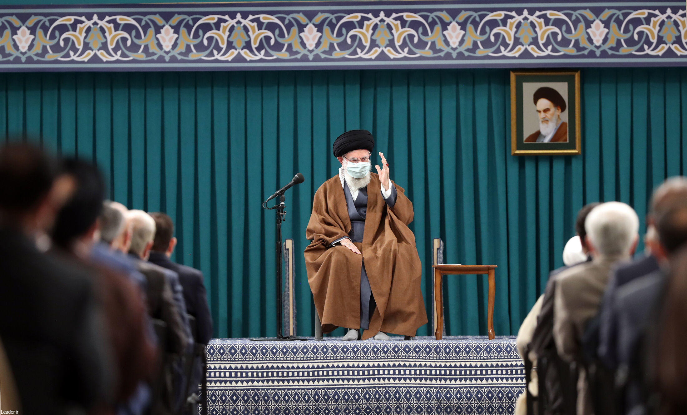 حسن روحانی در دیدار امروز مسئولان نظام با رهبر انقلاب / + تصویر چهره های مهم و غایب بزرگ 