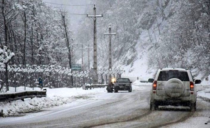 بارش برف و باران در جاده‌های ۱۷ استان کشور