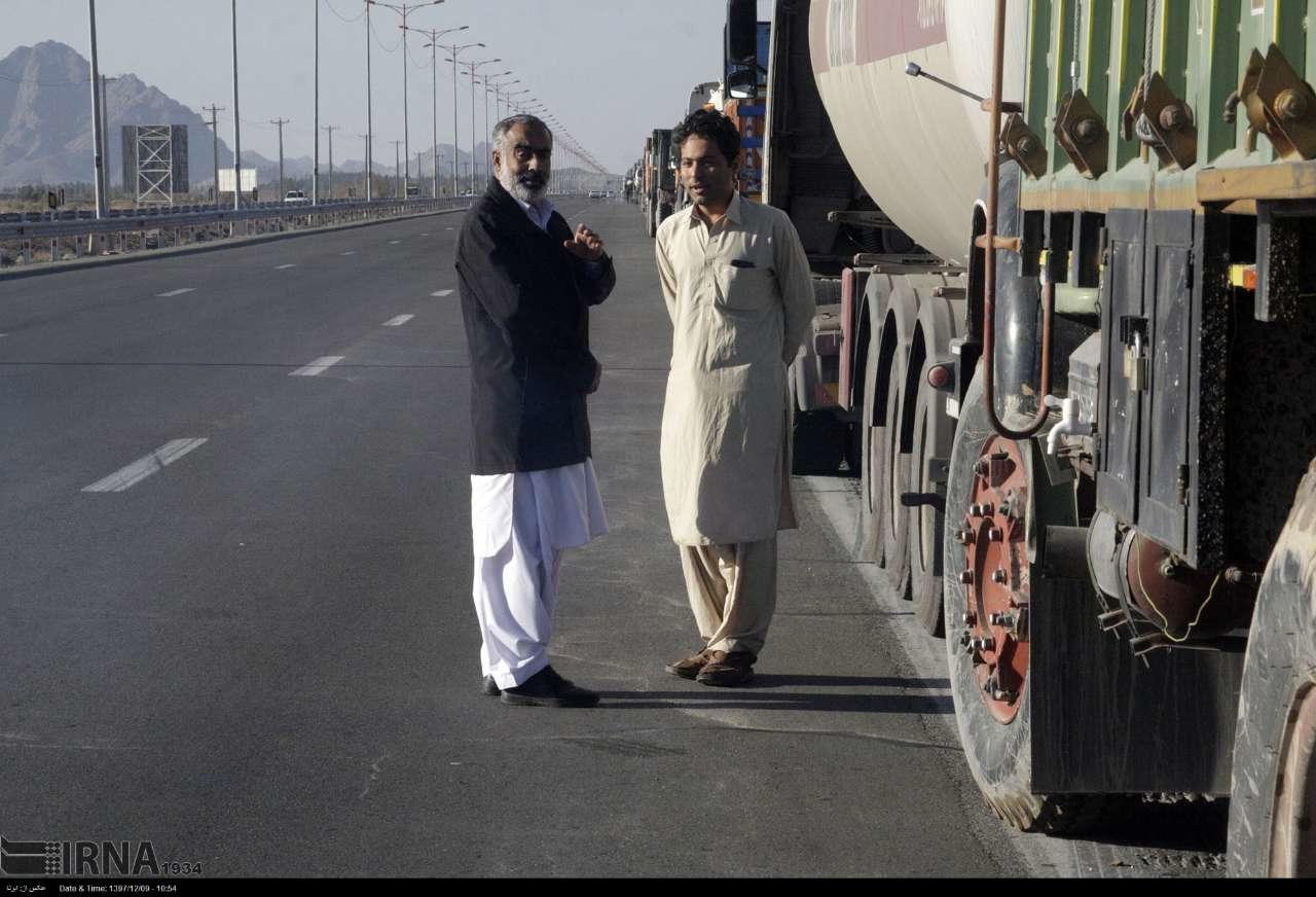 تداوم ماجرای دردناک صف‌های طولانی نان و پمپ بنزین در سیستان و بلوچستان!