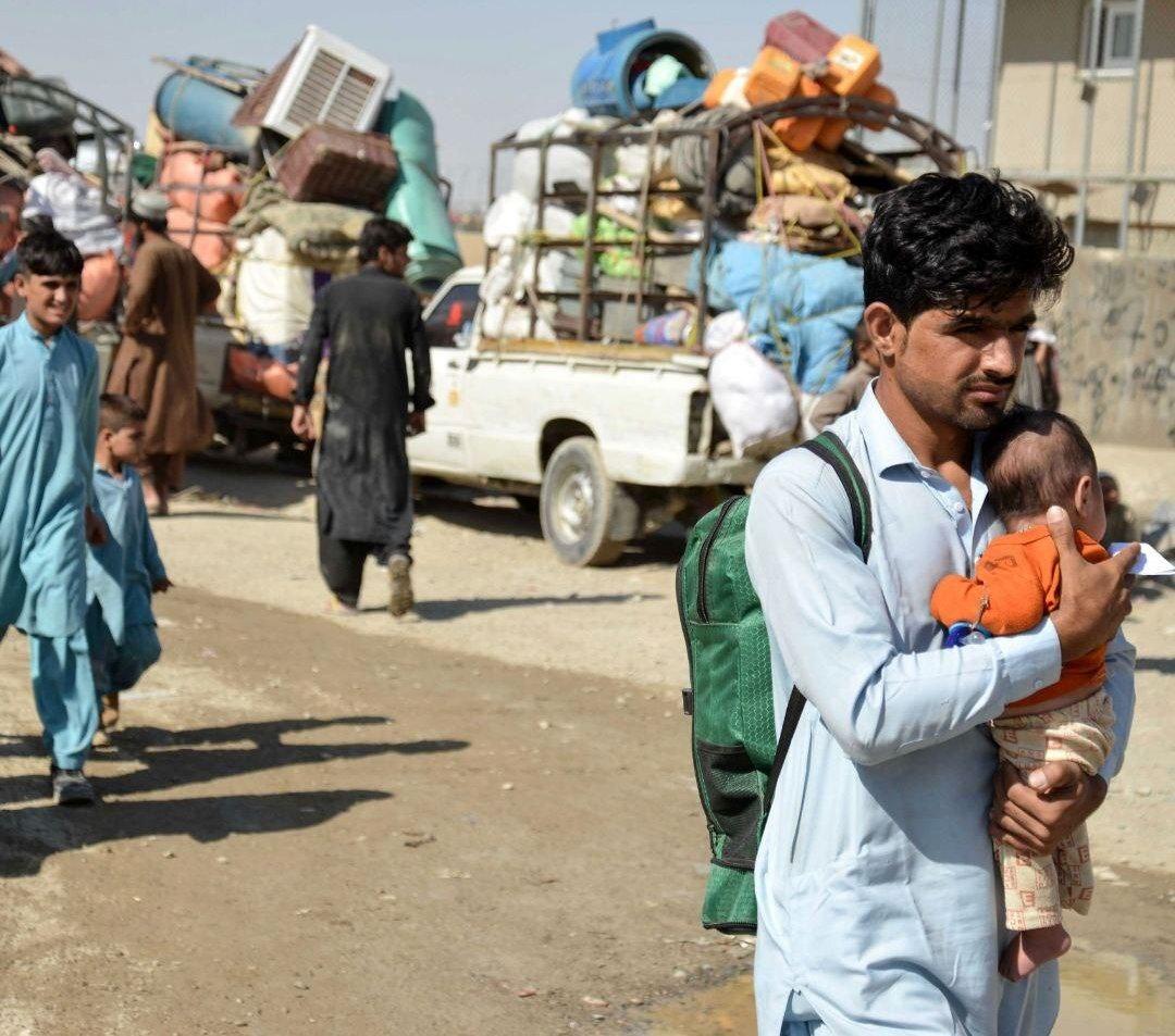 بی بی سی خبر داد | هجوم ۱۰ هزار مهاجر افغان به مرزها + عکس 