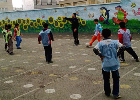 هر ۵۶۰ دانش‌آموز ایرانی یک معلم ورزش!