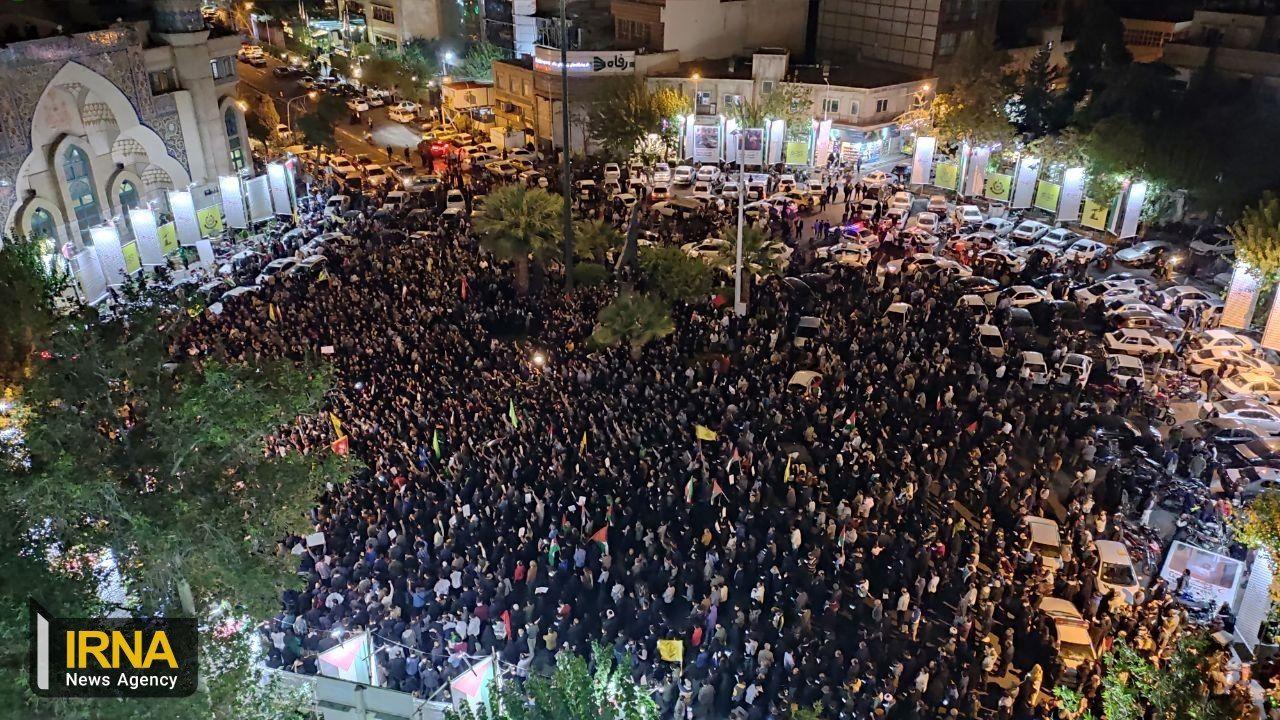 تجمع شبانه شماری از  مردم چند شهر ایران علیه اسرائیل