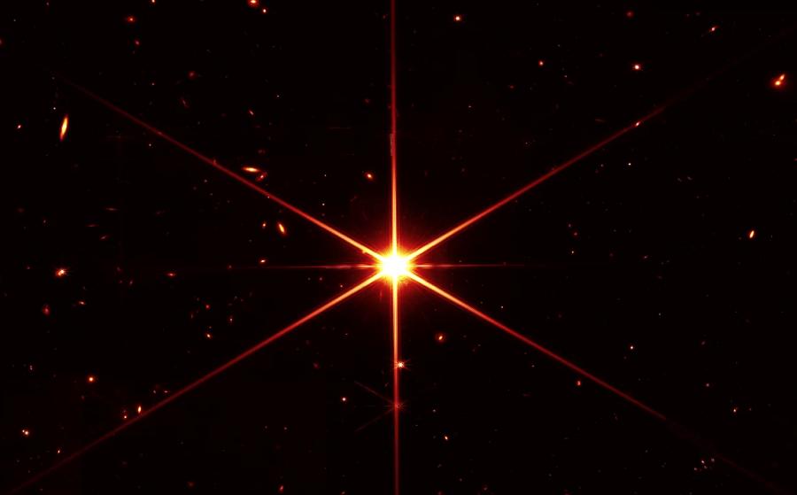تصویر شگفت‌انگیز تلسکوپ جیمز وب از یک ستاره