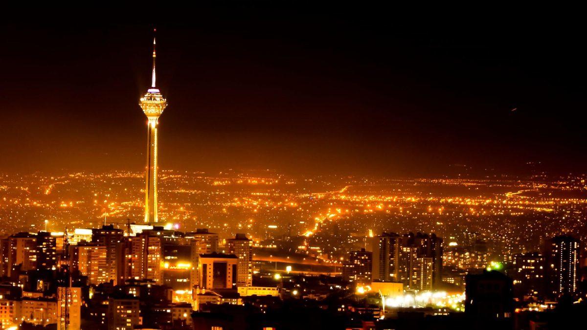 فیلم ترسناک از لحظه برخورد صاعقه به برج میلاد تهران + فیلم