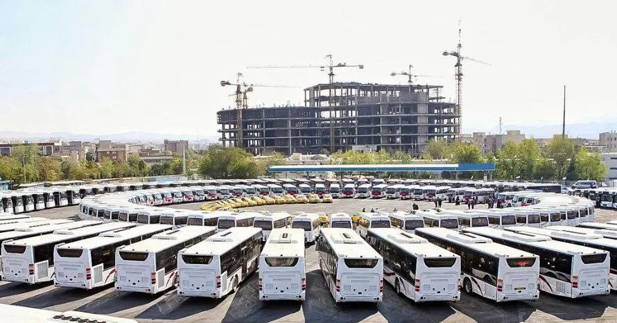 خاک خوردن اتوبوسهای صفر کیلومتر در پارکینگ شهرداری تهران