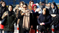 عکس جواب عکس؛ دو مدل حجاب دختران ، مقابل دانشگاه تهران