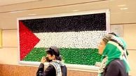زنان بی‌حجاب‌ در کنار پرچم حک‌شده فلسطین در مترو تهران + عکس‌ها