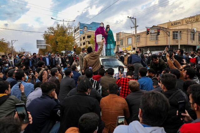 تجمع مردم شهرکرد در اعتراض به  قطع 7 روزه آب