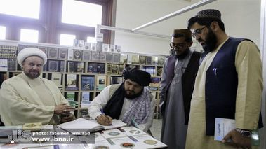 پای طالبان به نمایشگاه کتاب تهران باز شد + عکس 