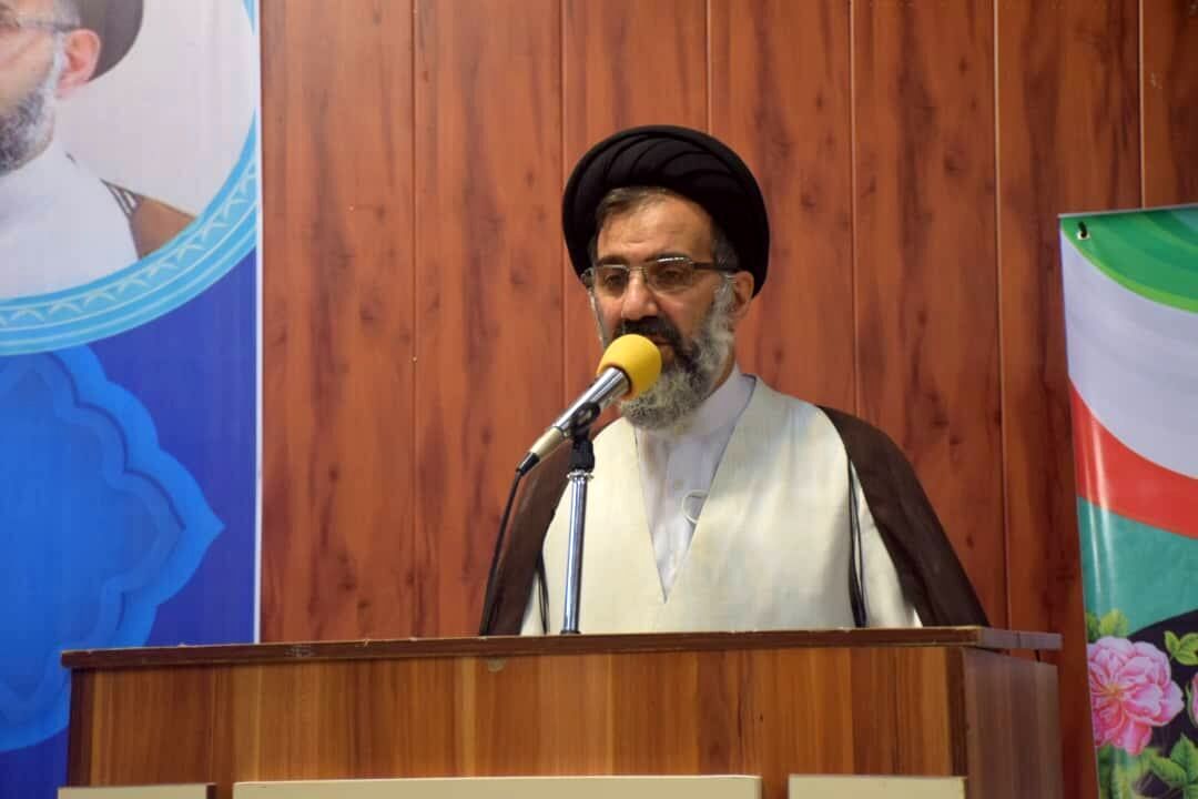 سخنان عجیب یک امام جمعه:برخی افراد که کشف حجاب می‌کنند، اجاره‌ای‌اند