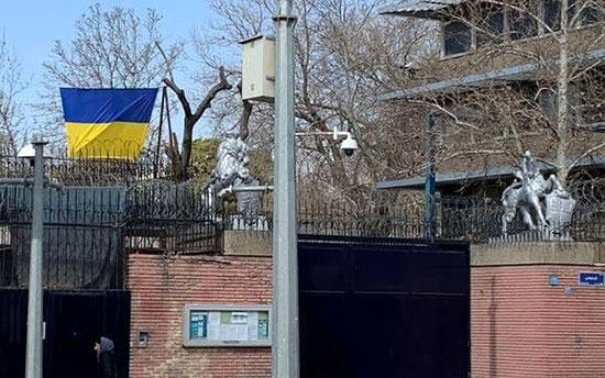 جدال سفارتخانه‌های انگلیس و روسیه در تهران بر سر پرچم اوکراین
