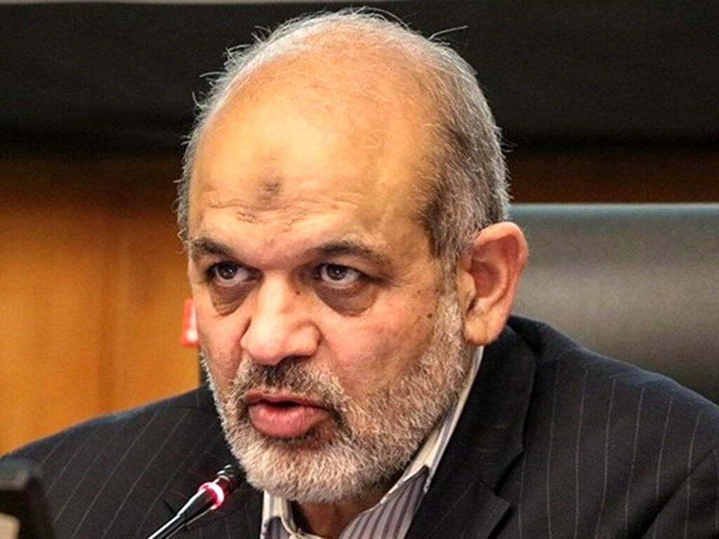 گزارش عجیب وزیر کشور از حادثه مشهد | مقصر: هجوم مردم! /اسپری فلفل را به هوا زدیم