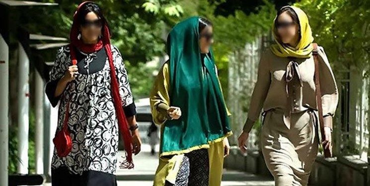 ادعای خبرگزاری اصولگرا: بدون حجاب راه می‌روند، «ساعتی ۵ دلار» می‌گیرند