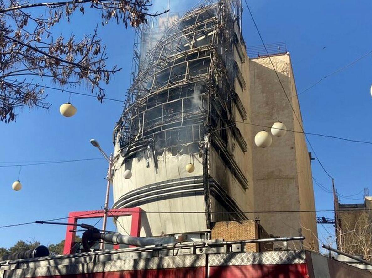 آخرین اخبار و جزئیات از آتش‌سوزی مهیب در برج تجاری صالح المهدی کرمان + ویدئو