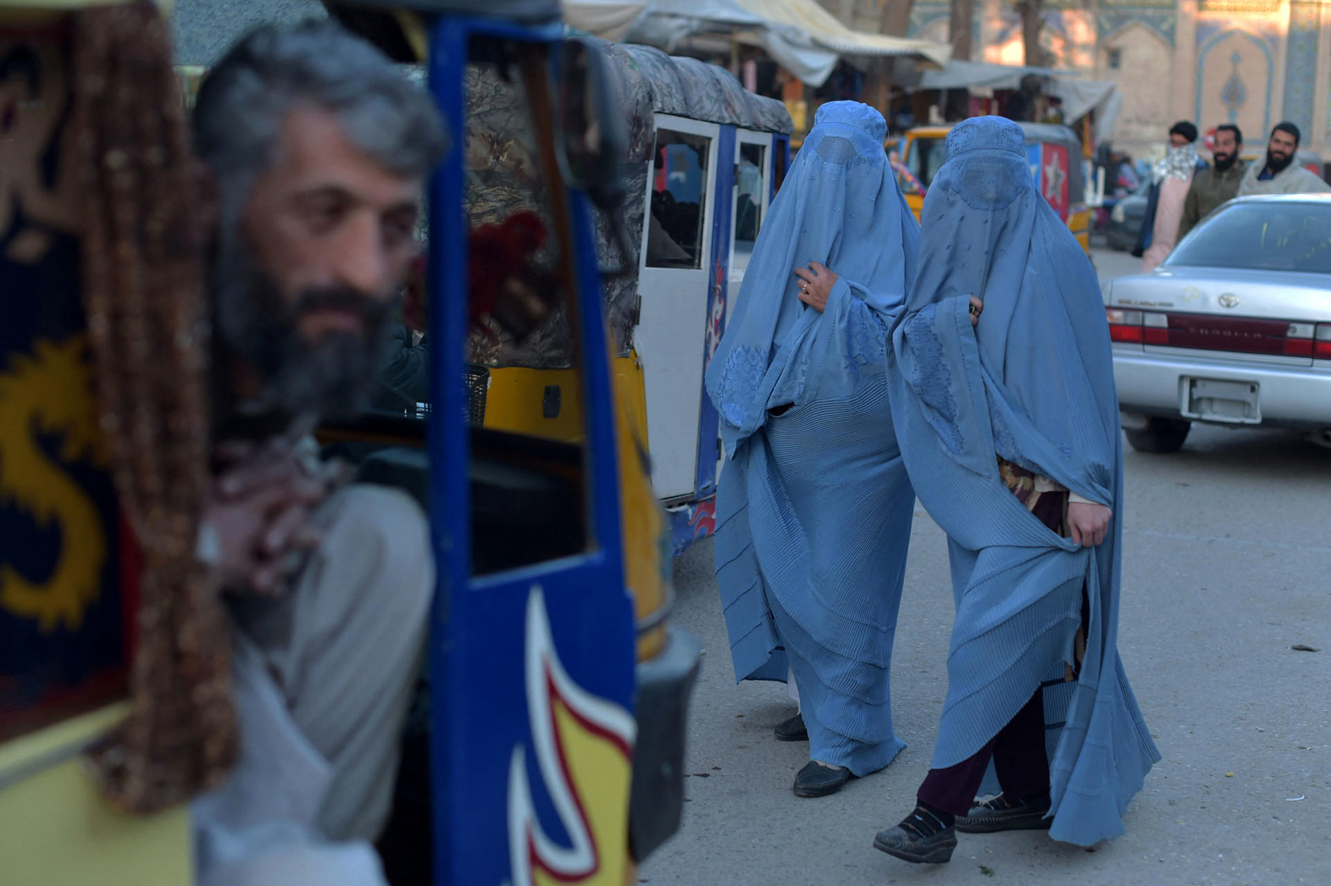 دستور جدید طالبان برای محدود کردن زنان افغانستان