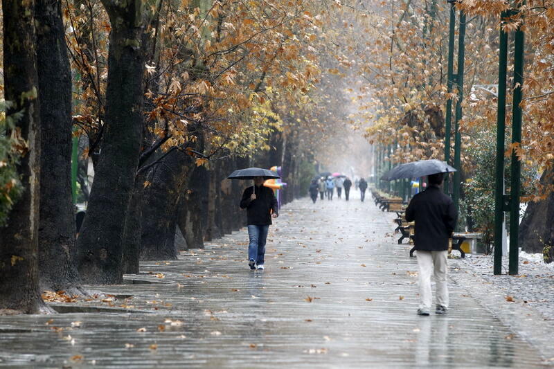 اعلام وضعیت هوای تهران در آخر هفته | بارانی می‌شود