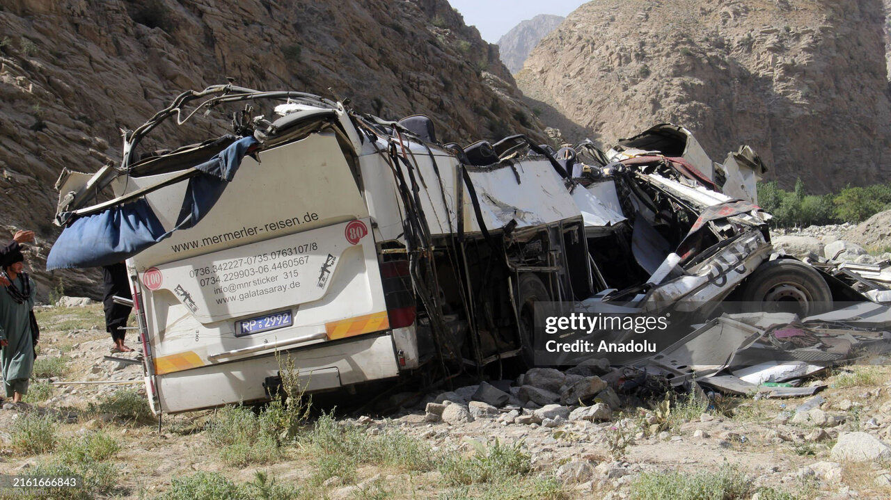 تصادف هولناک اتوبوس زائران اربعین/ ۶ نفر کشته شدند