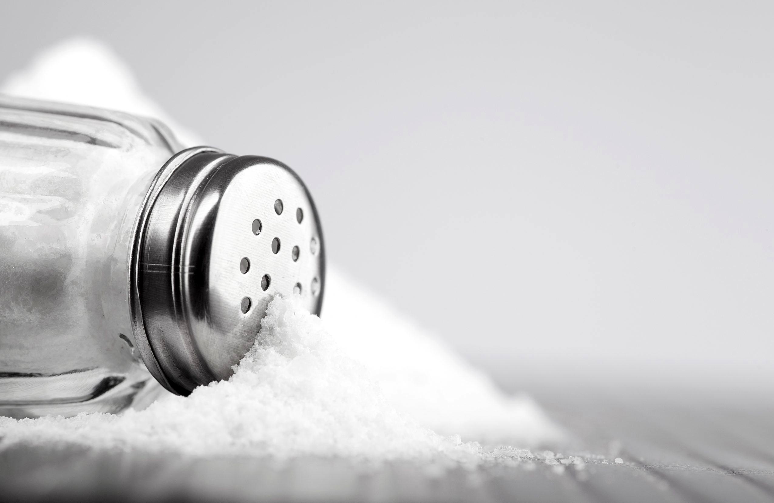 علائم مصرف زیاد نمک را بشناسید