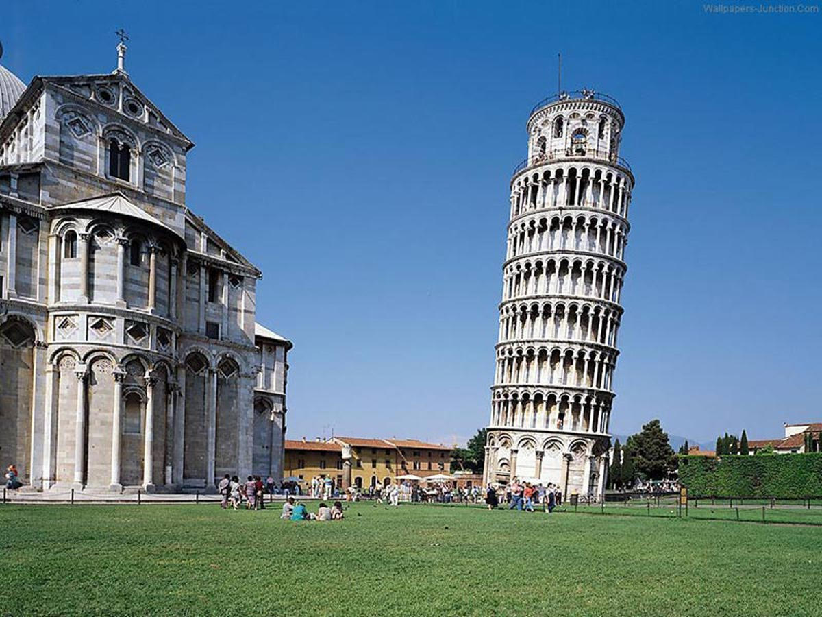 چرا برج پیزا در ایتالیا کج است؟
